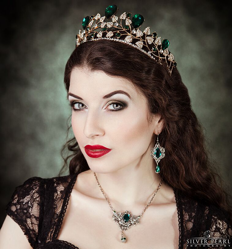 Fleur de Lis jewelry set of necklace and earrings - Image 3