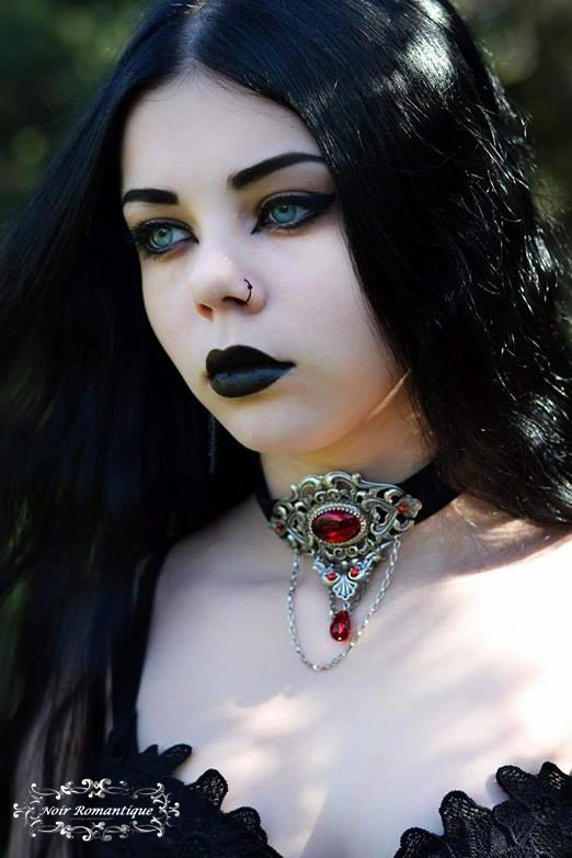 Feronia choker - Image 2