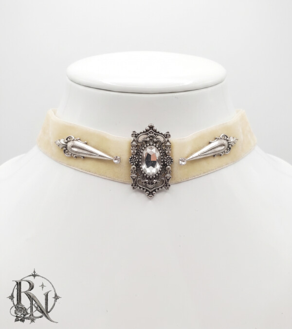 Elegant Cathedral velvet ivory choker