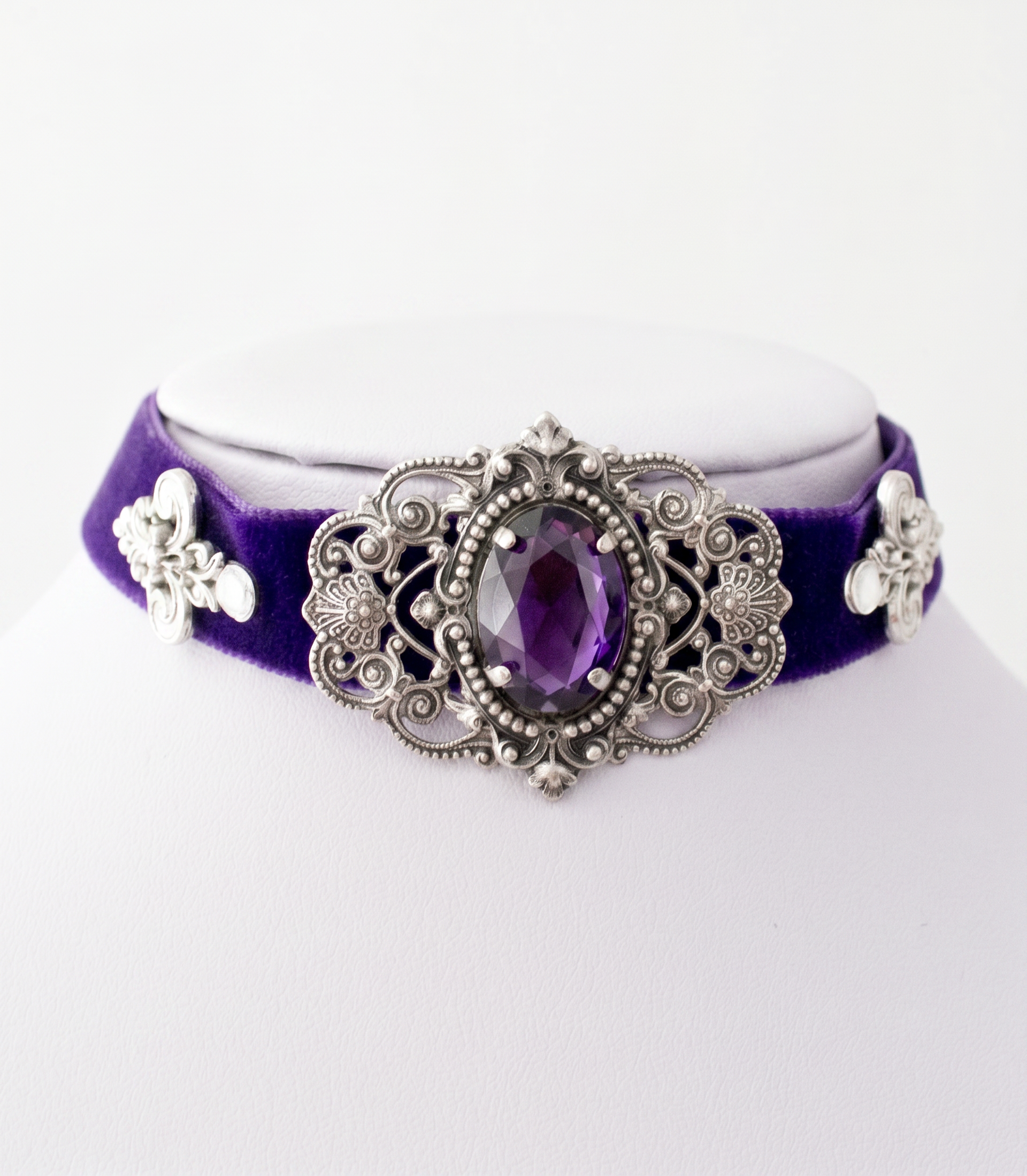 Purple victorian gothic velvet choker with gem - Image 2