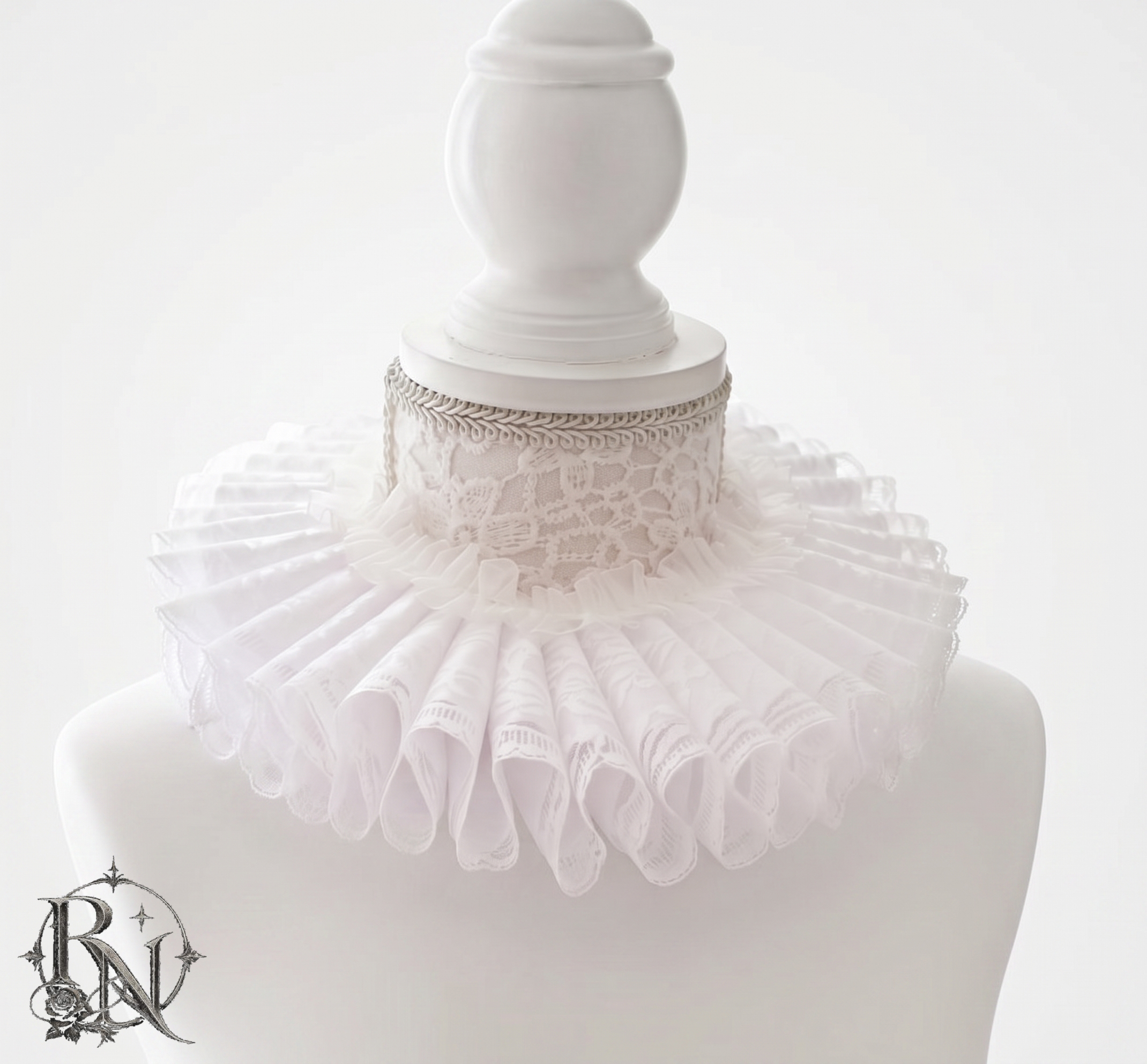 Historical satin lace white elizabethan ruff