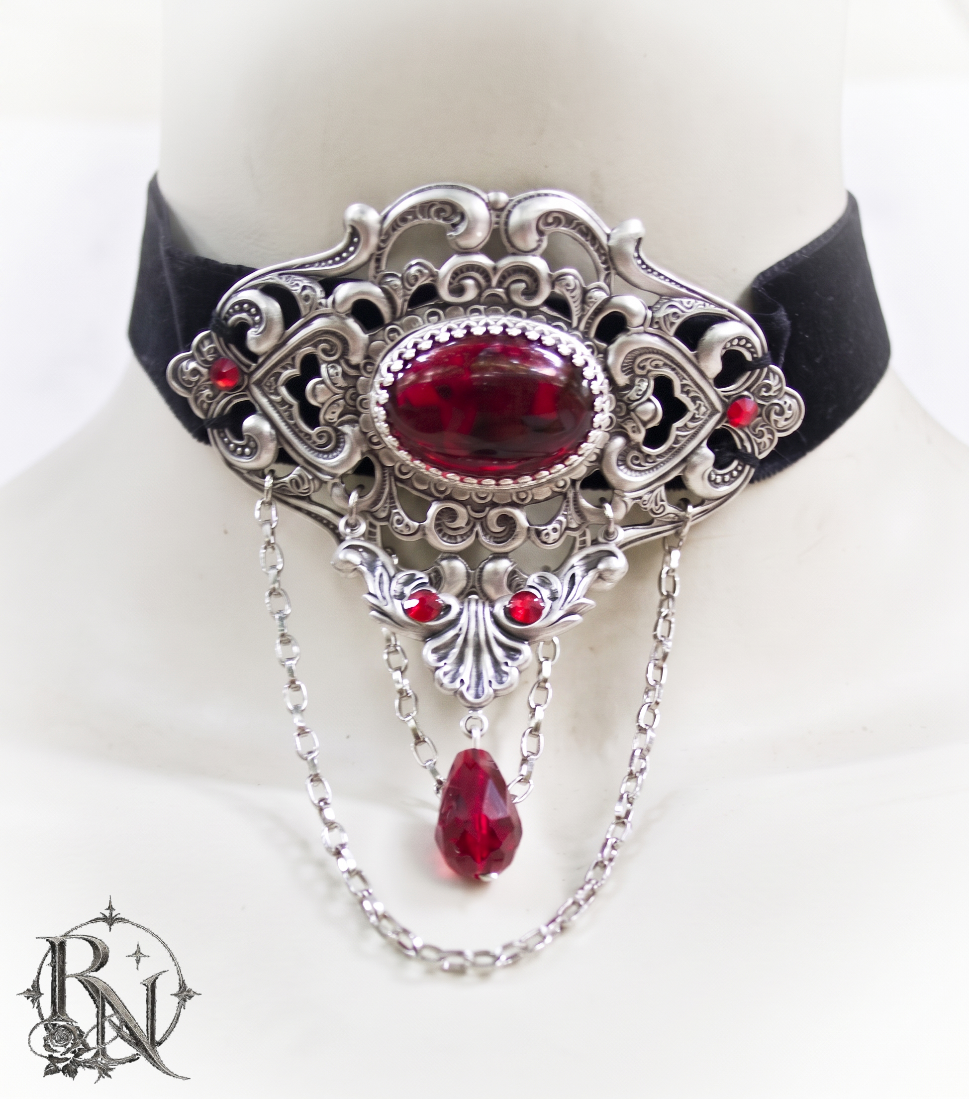 Feronia choker