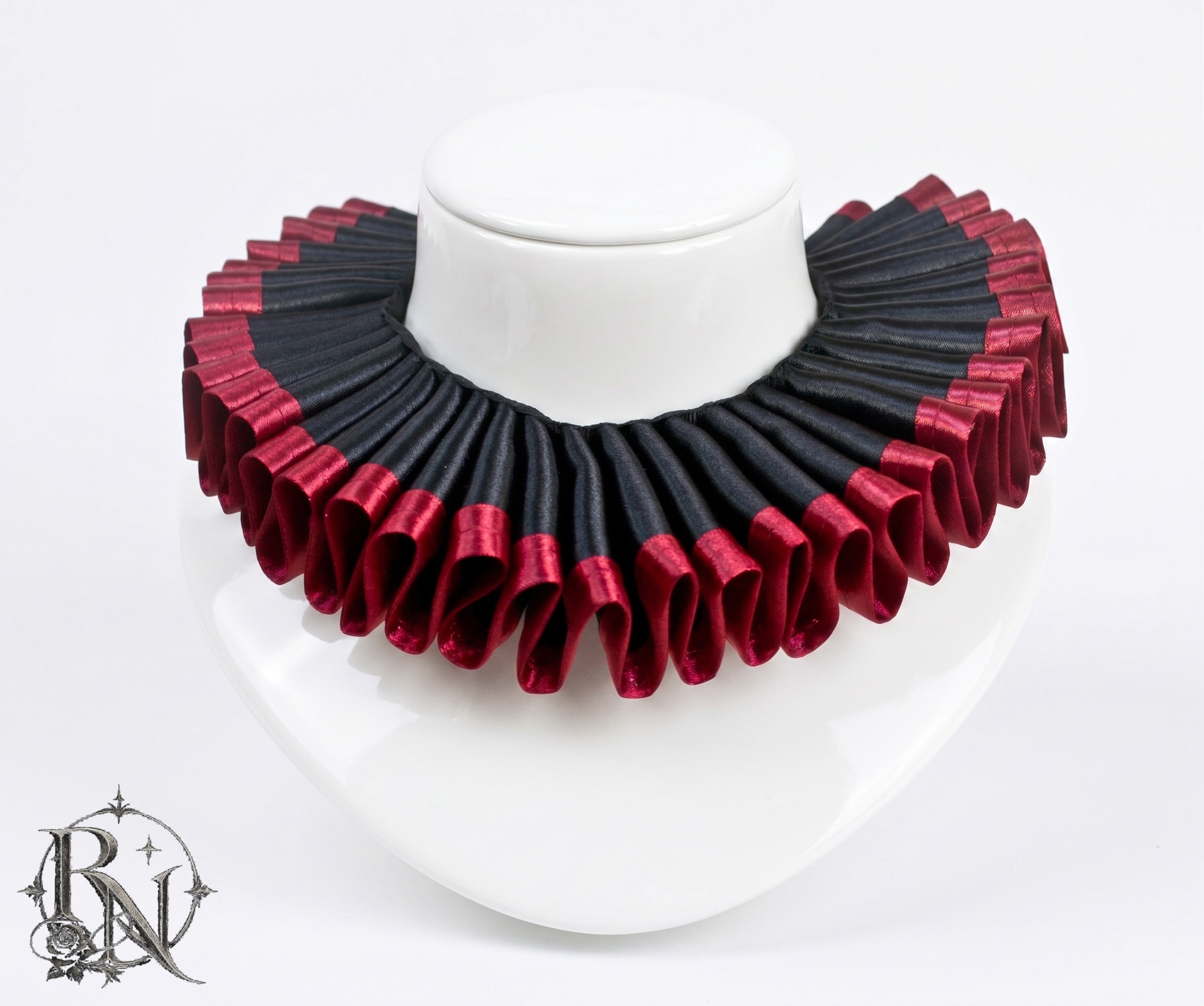 Black elizabethan collar with burgundy details - Image 3