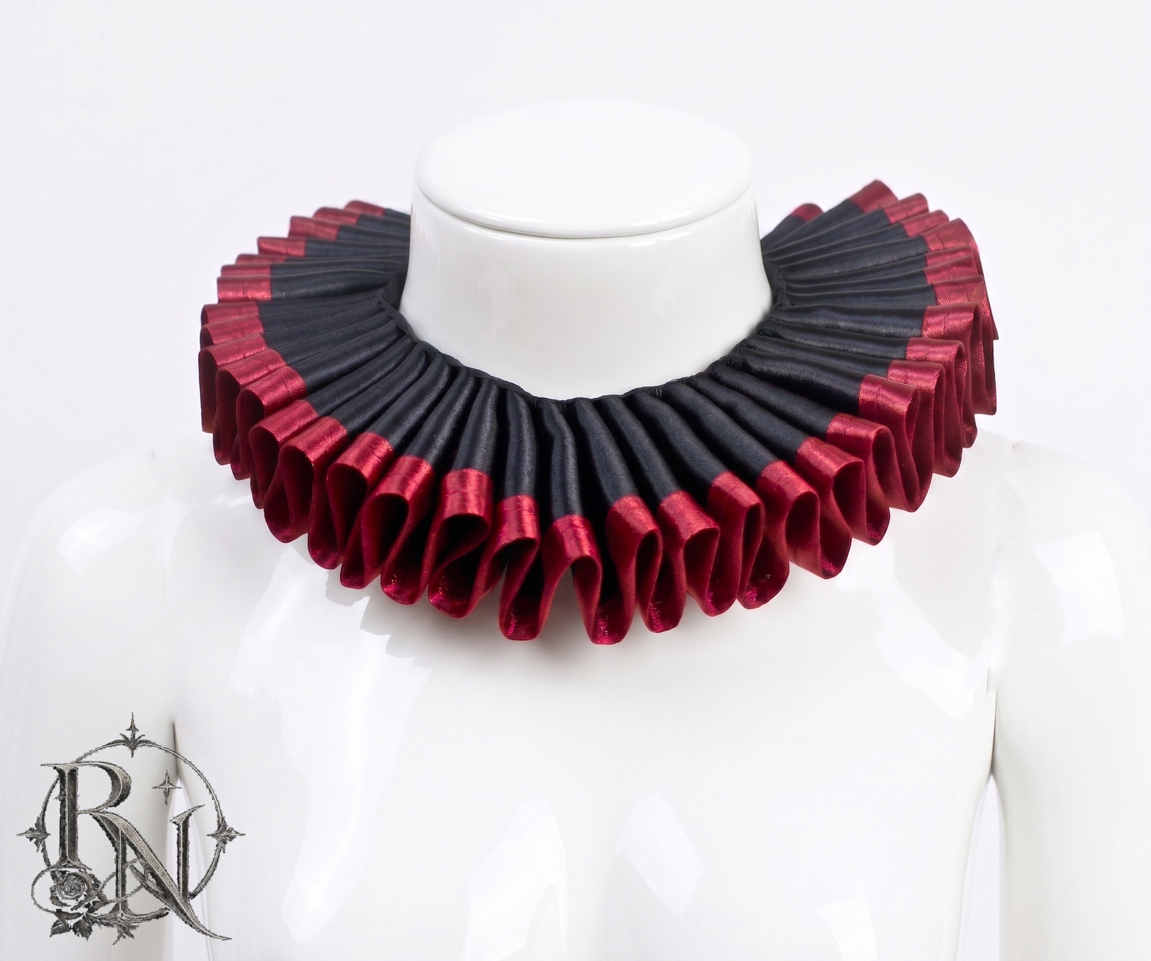 Black elizabethan collar with burgundy details