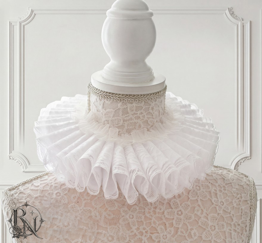 Historical satin lace white elizabethan ruff - Image 2