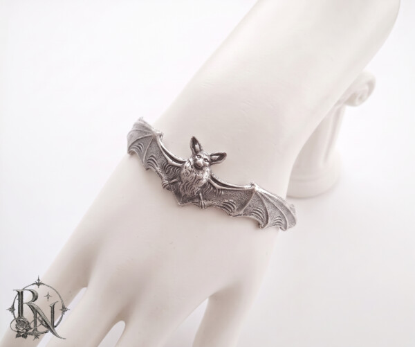 Silver bat gothic bracelet,halloween jewelry
